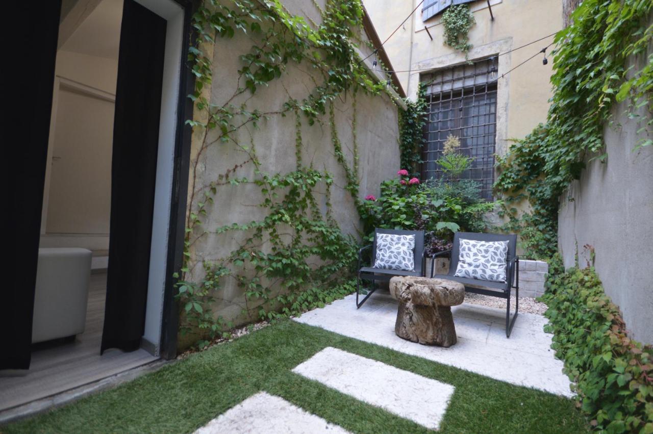 Room Verona Ai Conti Εξωτερικό φωτογραφία