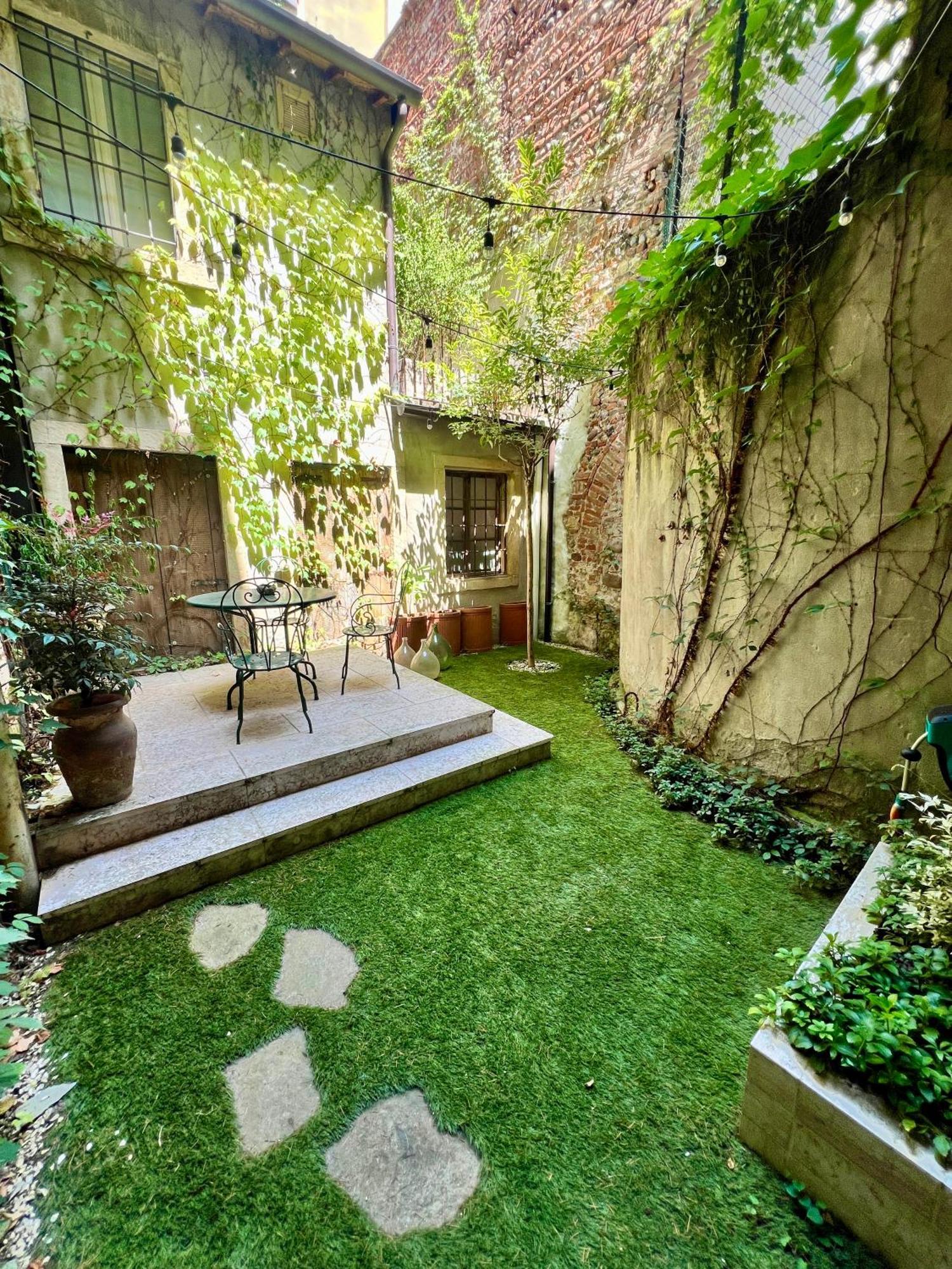 Room Verona Ai Conti Εξωτερικό φωτογραφία