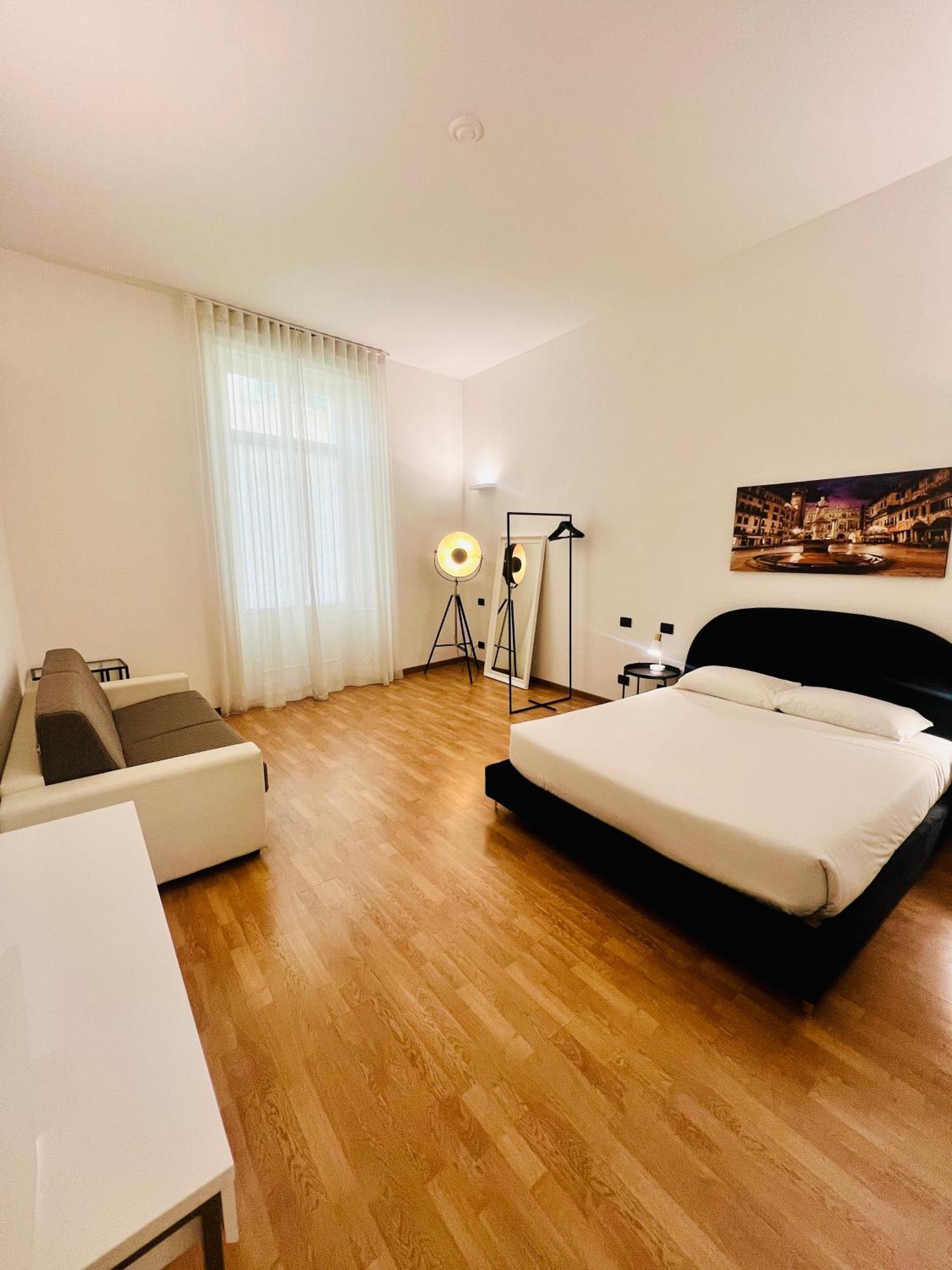 Room Verona Ai Conti Εξωτερικό φωτογραφία