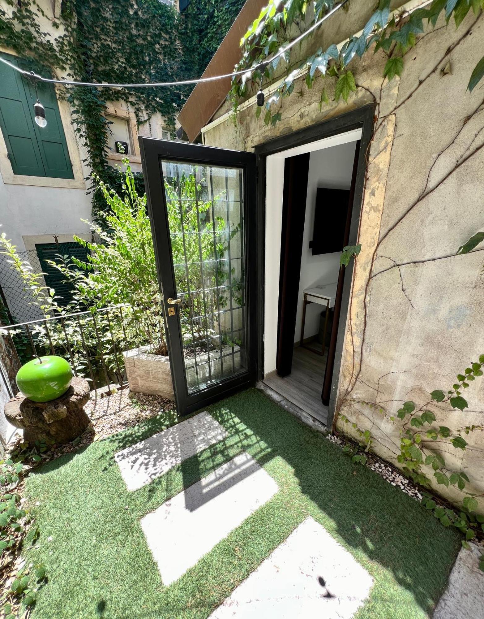 Room Verona Ai Conti Εξωτερικό φωτογραφία